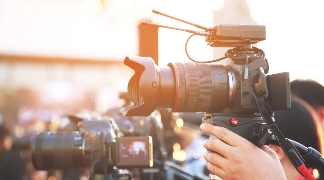 How to Secure Lucrative Deals and Contracts in Entertainment